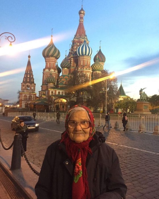 Nonnina che viaggia a 89 anni