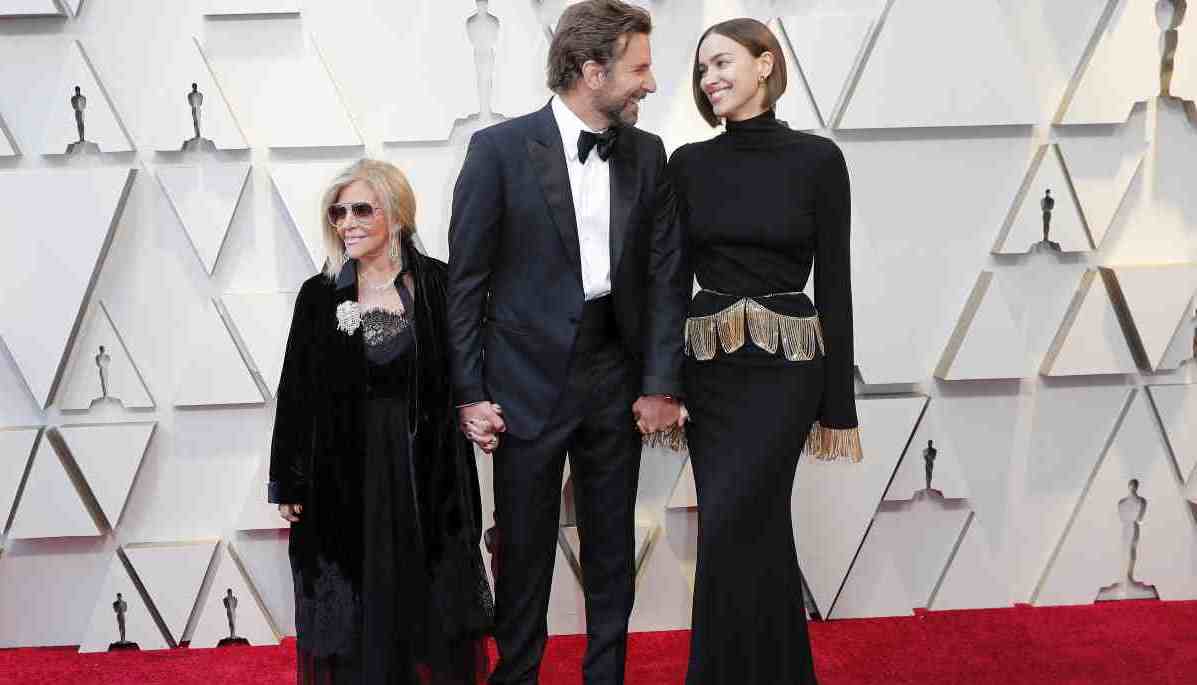 Bradley Cooper con Irina Shayk e sua madre