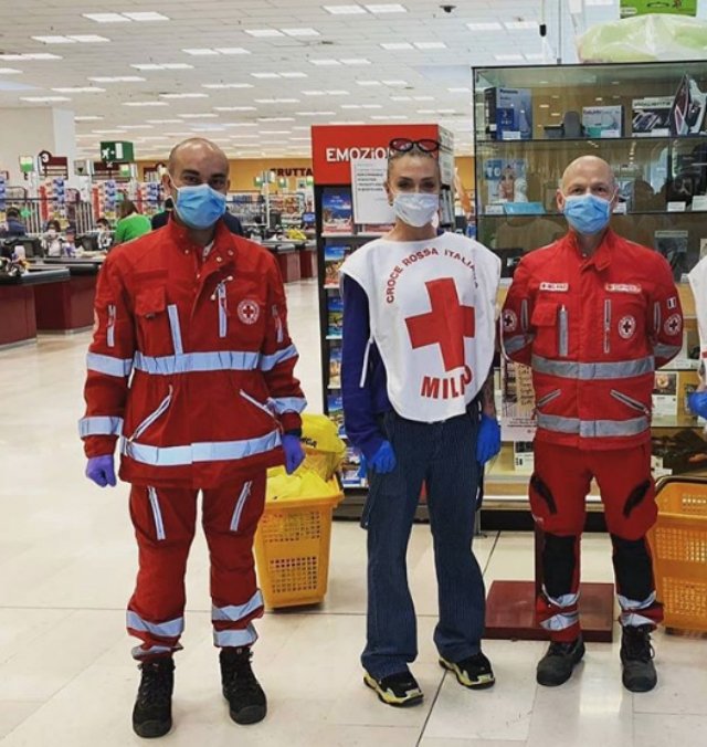Paola Barale volontaria della Croce Rossa di Milano