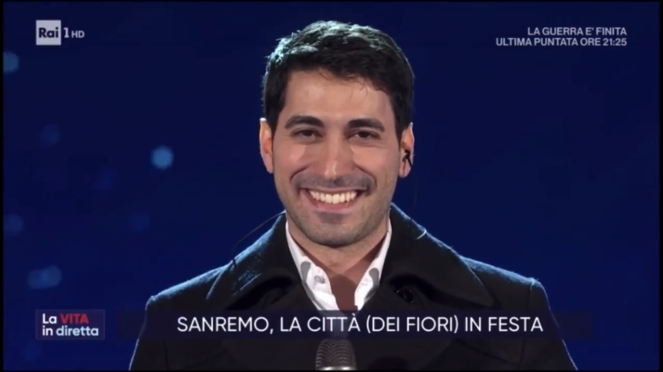 Luca Forlani, durante un servizio per "La vita in diretta" da Sanremo