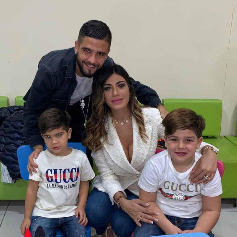 Lorenzo Insigne con la moglie Genoveffa “Jenny” Darone e i loro due figli