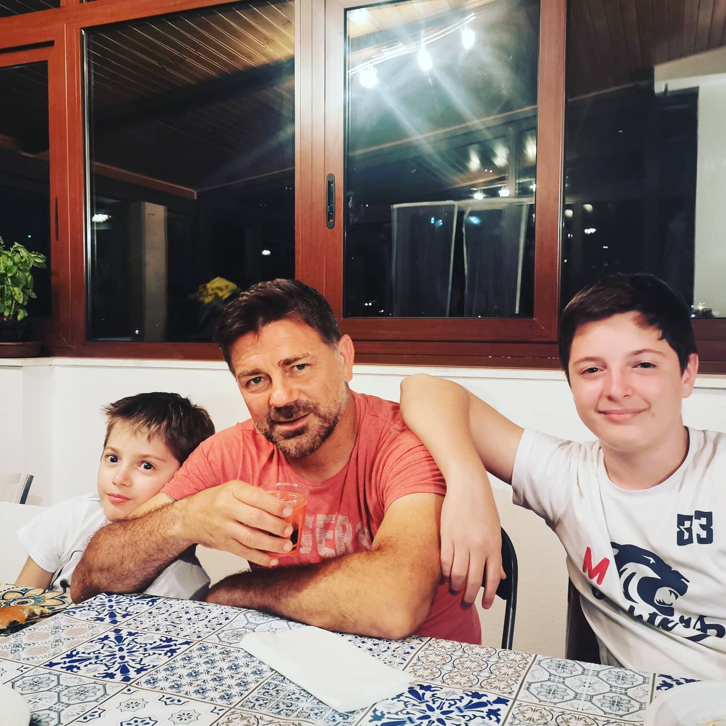 Francesco Cozza con i due figli avuti da Manila Nazzaro: Francesco Pio e Nicolas