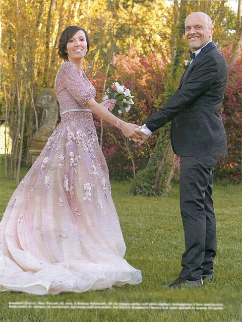 Debora Pelamatti e Max Pezzali nel giorno del loro matrimonio / Fonte foto: Il Messaggero