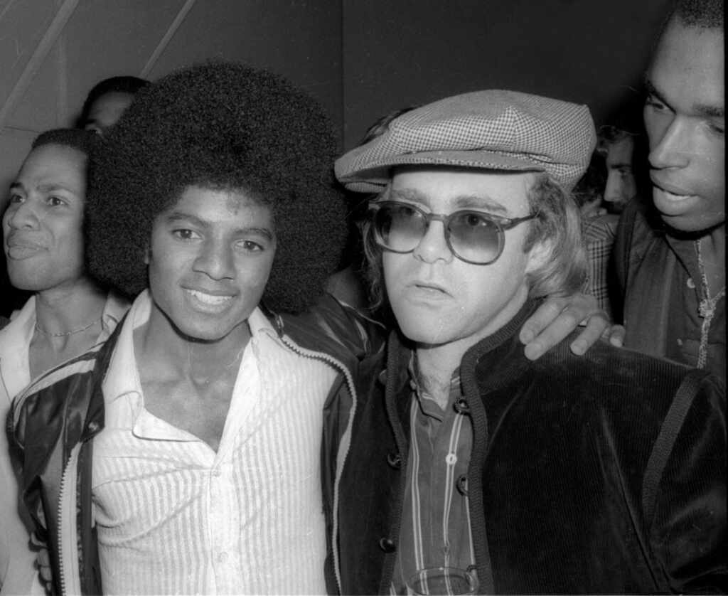 Elton John con un giovanissimo Michael Jackson nei primi anni Settanta Foto Movie Player