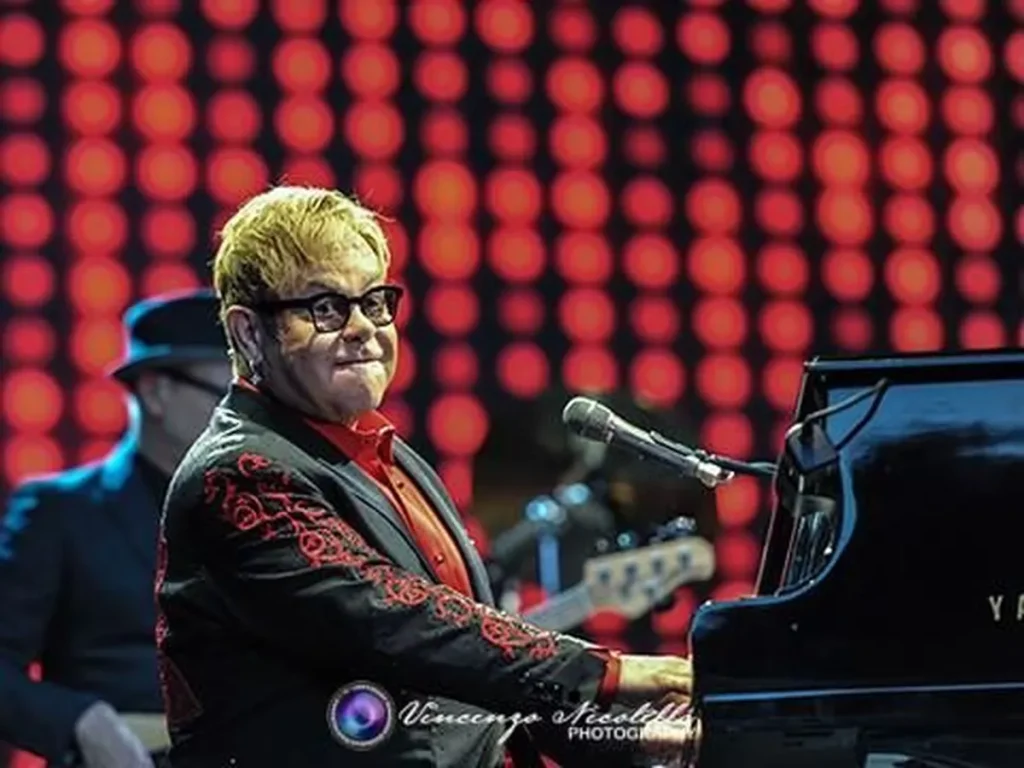 Elton John oggi Foto Rockol