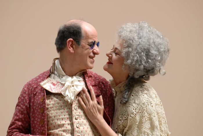 Betty Pedrazzi con Tony Servillo sul palcoscenico teatrale Foto Eventi Culturali 