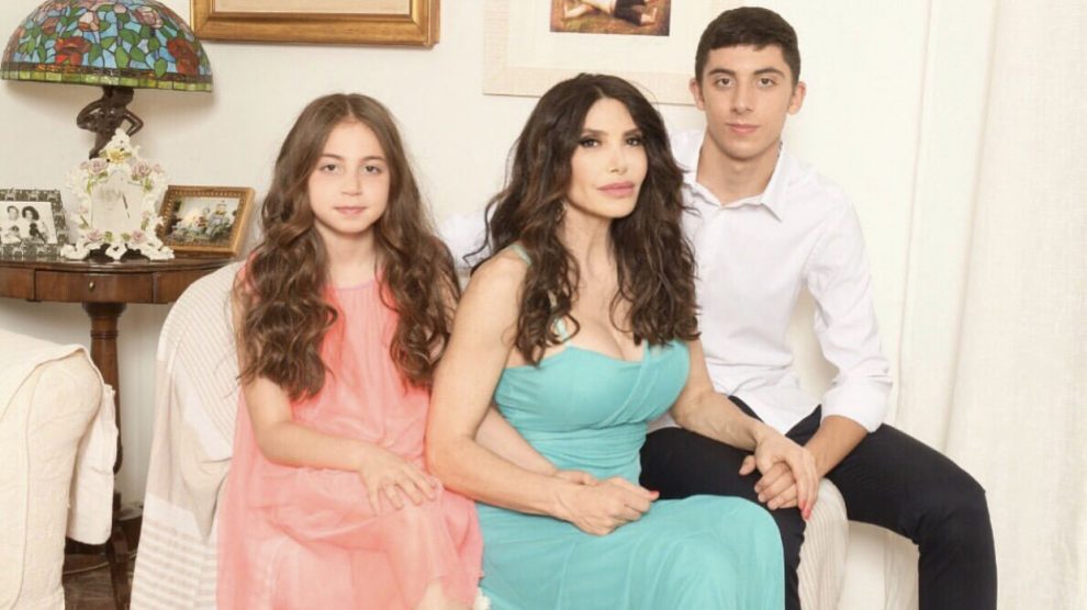 Carmen Di Pietro con i figli Carmelina e Alessandro Foto Brevenews