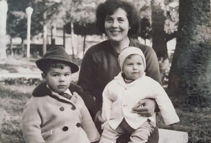 Mamma Carmela con i figli Antonio Zequila e Gerardina Foto Meteoweek
