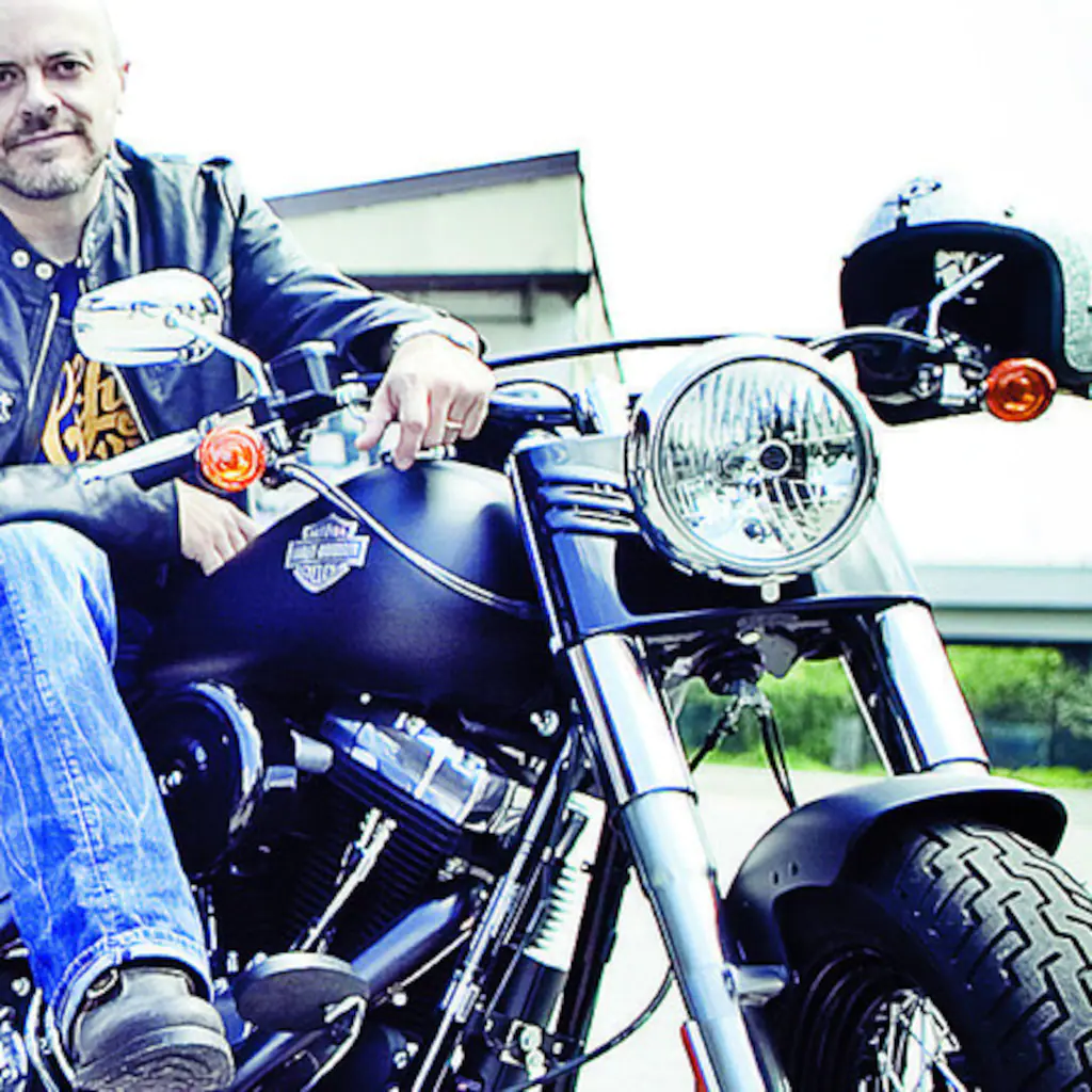Max Pezzali e la sua moto / Foto: Corriere dello Sport