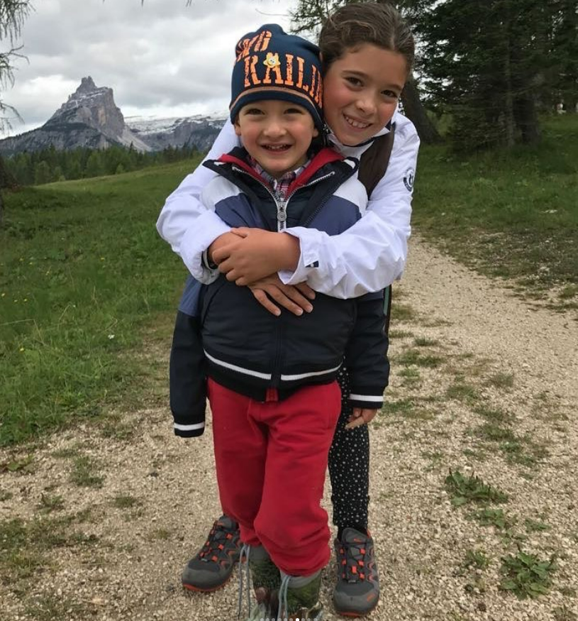 Tenerissima foto di Ginevra Cennamo con il suo fratellino Leone / Foto: @elisabettafranchi [IG]