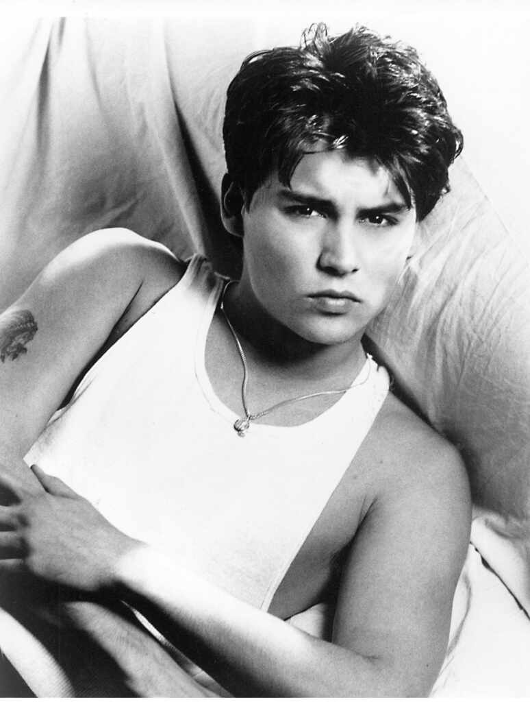 Lo riconoscete? Johnny Depp 1986 Foto Pinterest