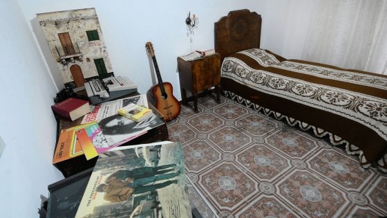 La stanza di Peppino Impastato nella sua casa a Cinisi Foto Palermo La Repubblica