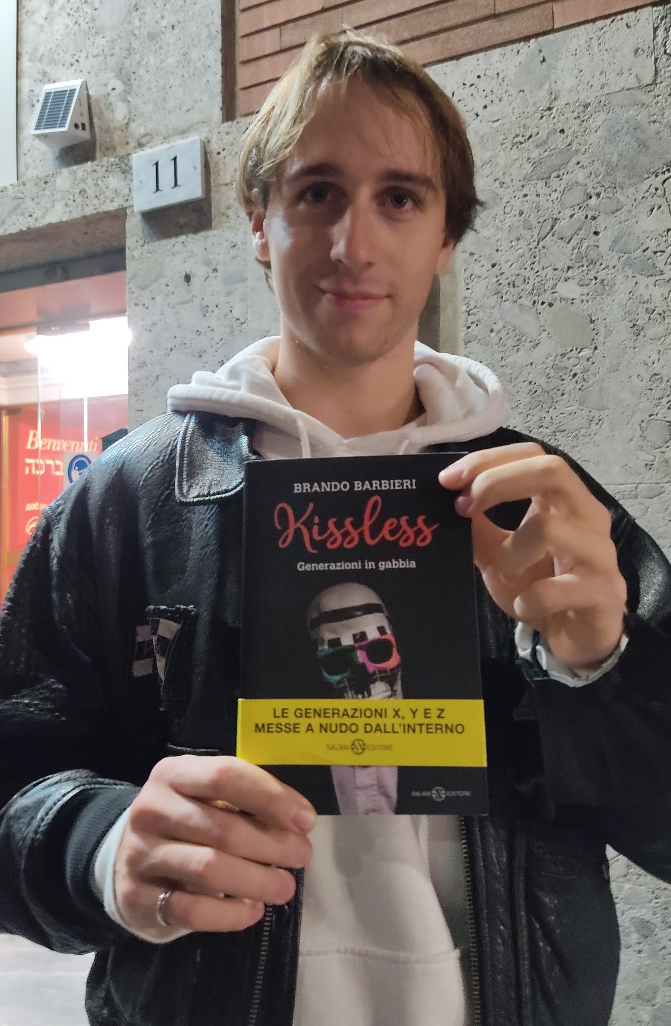 Brando Bertrand presenta il suo libro Kissless